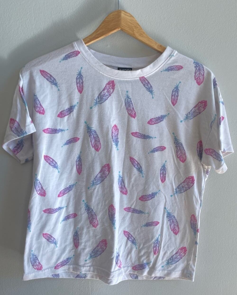 Modern Lux Top Women's Small White Cropped Feather Graphic Tee Crewneck